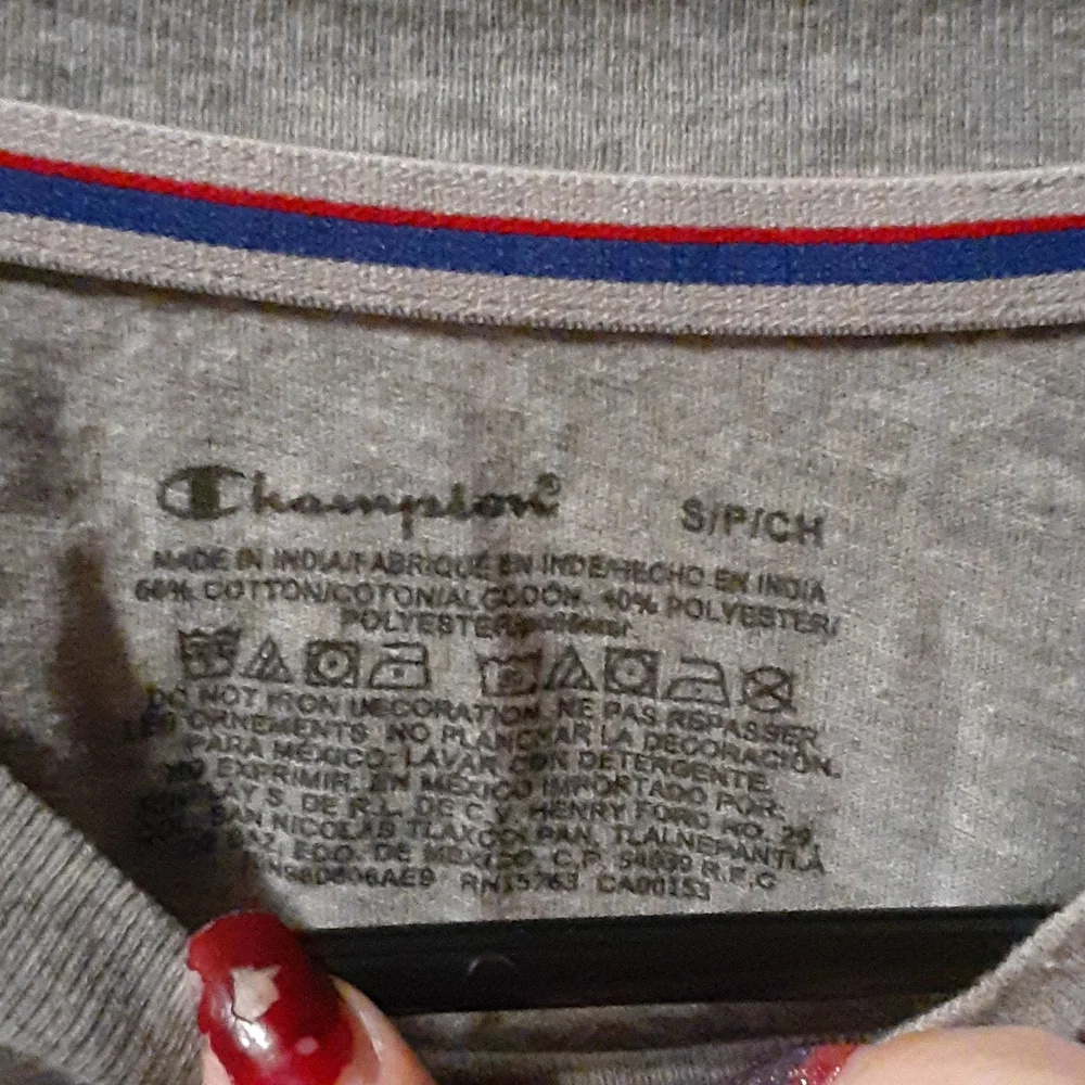 Champion size small gray long sleeved shirt - Picture 3 of 3